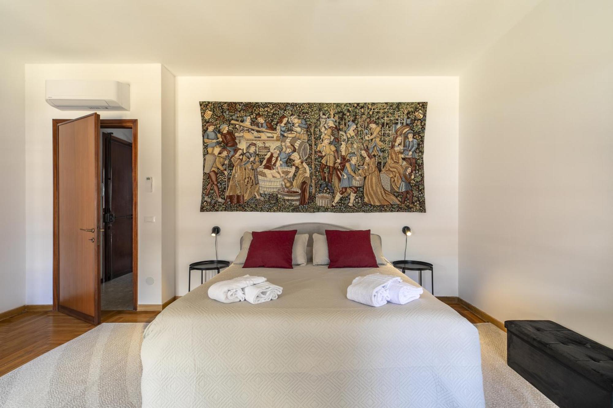 Domus Maria Carina - Centro Apartment *